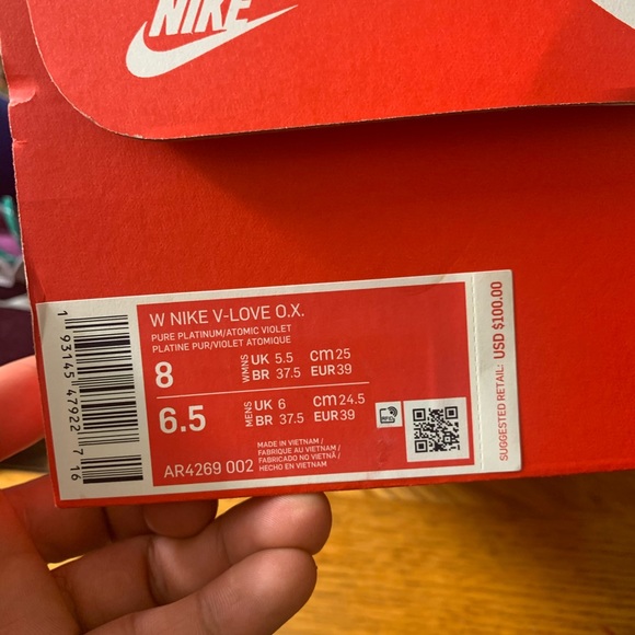 Shoes - Picture 6 of 8